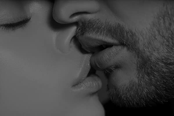 Análisis tipos de besos en el Día Internacional del Beso con Clínicas The Test